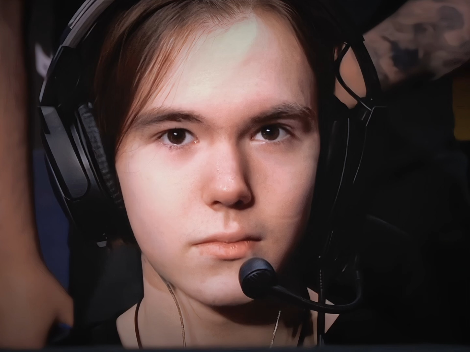 俊容易被外 俊容易被外